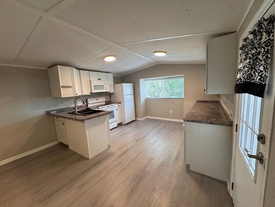 55+/LOT.RENT$680/1986/2BED1BATH/624SQFT/SCREENED.PATIO - photo 2