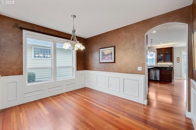 This beautiful home is elegant and sophisticated yet warm and - photo 11