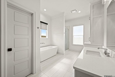 Experience exceptional design and craftsmanship in this modern - photo 12