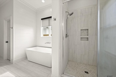 Experience exceptional design and craftsmanship in this modern - photo 14