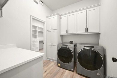Experience exceptional design and craftsmanship in this modern - photo 15