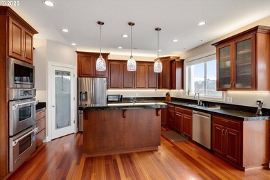 This beautiful home is elegant and sophisticated yet warm and - photo 15