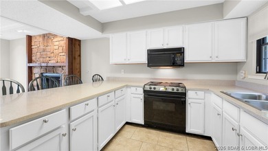 Opportunity to have a 6 bedroom condo is RARE! 6 bedrooms & 3 - photo 38