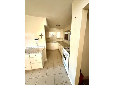 Investment opportunity with plenty of potential! This 3-bedroom - photo 7