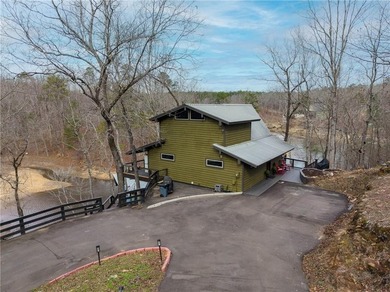 Offered mostly furnished, this 3 bedroom, 3.5 bath allows you to - photo 7
