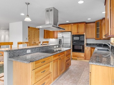 Back on the market with key improvements completed, this 5,000+ - photo 18