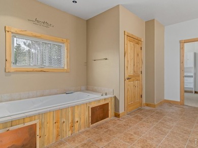 Back on the market with key improvements completed, this 5,000+ - photo 31