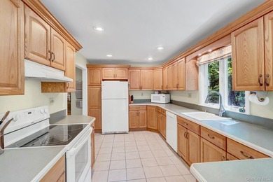 Welcome to 16 Maplewood Drive, Northport - privately set on a - photo 13