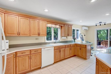 Welcome to 16 Maplewood Drive, Northport - privately set on a - photo 14