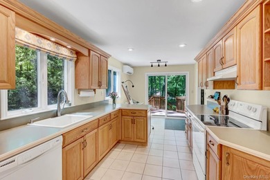 Welcome to 16 Maplewood Drive, Northport - privately set on a - photo 15