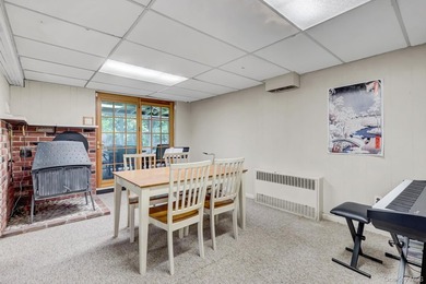 Welcome to 16 Maplewood Drive, Northport - privately set on a - photo 28