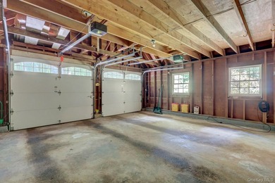 Welcome to 16 Maplewood Drive, Northport - privately set on a - photo 32