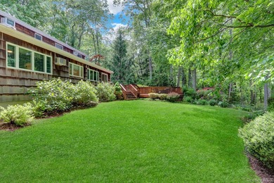 Welcome to 16 Maplewood Drive, Northport - privately set on a - photo 36