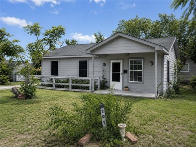 Nestled on a spacious corner lot, this charming 3-bedroom - photo 1