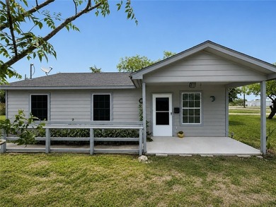 Nestled on a spacious corner lot, this charming 3-bedroom - photo 2