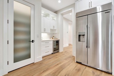 GRAND NEW! This beautiful estate has it all. Features an amazing - photo 11