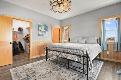 Custom built lake home on Island Lake! Featuring 5 bedrooms, 3 - photo 13