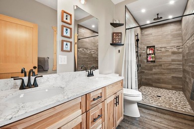 Custom built lake home on Island Lake! Featuring 5 bedrooms, 3 - photo 14