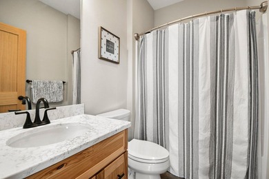 Custom built lake home on Island Lake! Featuring 5 bedrooms, 3 - photo 17