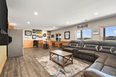 Custom built lake home on Island Lake! Featuring 5 bedrooms, 3 - photo 18