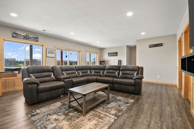 Custom built lake home on Island Lake! Featuring 5 bedrooms, 3 - photo 19