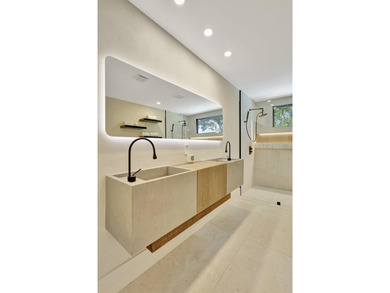 Welcome to an extraordinary residence that seamlessly blends - photo 26