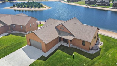 Custom built lake home on Island Lake! Featuring 5 bedrooms, 3 - photo 27