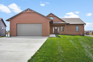 Custom built lake home on Island Lake! Featuring 5 bedrooms, 3 - photo 29
