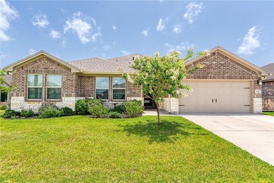 Welcome to this beautifully maintained one-story home in the - photo 1