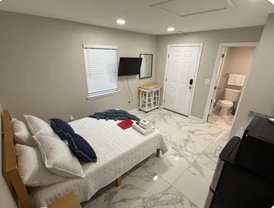 Fully Renovated Home Income-Producing Guest House | Prime - photo 32