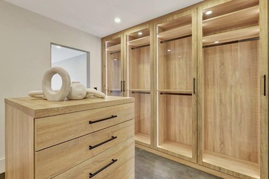 Welcome to an extraordinary residence that seamlessly blends - photo 32