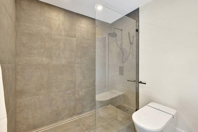 Welcome to an extraordinary residence that seamlessly blends - photo 34