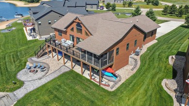Custom built lake home on Island Lake! Featuring 5 bedrooms, 3 - photo 34