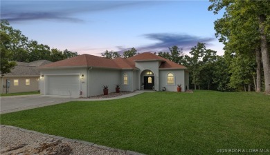 Lake Home For Sale in Four Seasons, Missouri