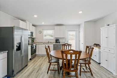 DOWNSIZING, READY TO STOP RENTING, LOOKING FOR AN INVESTMENT - photo 8