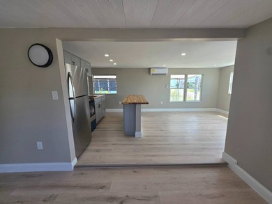 Welcome home to this beautifully updated 2 bedroom, 2 bathroom - photo 1
