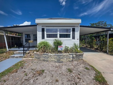 Welcome home to this beautifully updated 2 bedroom, 2 bathroom - photo 2