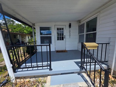 Welcome home to this beautifully updated 2 bedroom, 2 bathroom - photo 5