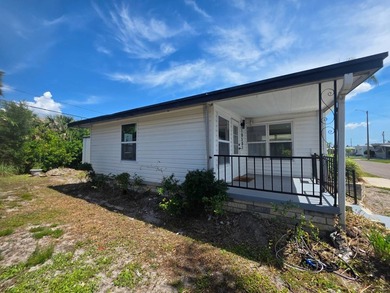 Welcome home to this beautifully updated 2 bedroom, 2 bathroom - photo 7