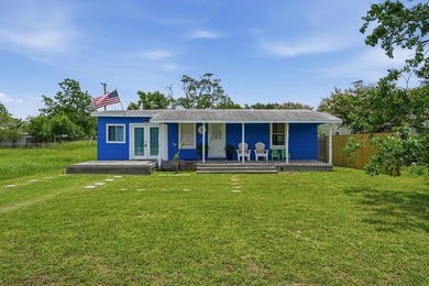 Welcome to this charming turn-key short-term rental, freshly - photo 2