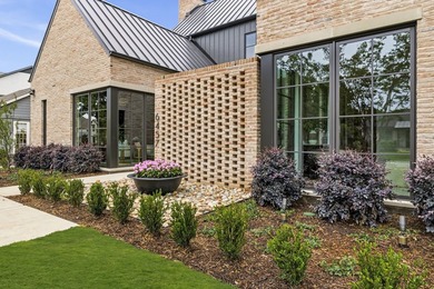 Architecturally striking new construction in the heart of - photo 2