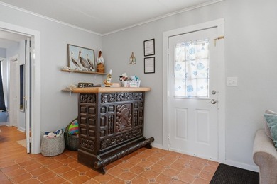 Welcome to this charming turn-key short-term rental, freshly - photo 4