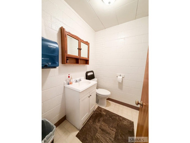 Exceptional commercial opportunity at 890 Oxford Drive in Idaho - photo 21