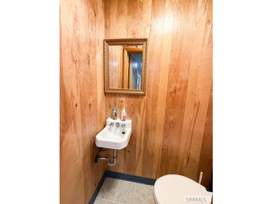 Exceptional commercial opportunity at 890 Oxford Drive in Idaho - photo 23