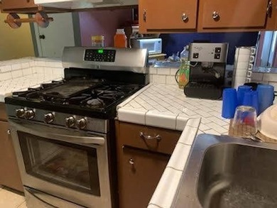 Welcome to this charming 3-bedroom, 2-bath home, built in 1973 - photo 3