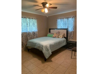Welcome to this charming 3-bedroom, 2-bath home, built in 1973 - photo 4