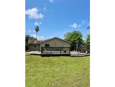 Welcome to this charming 3-bedroom, 2-bath home, built in 1973 - photo 6