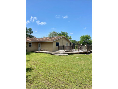 Welcome to this charming 3-bedroom, 2-bath home, built in 1973 - photo 7