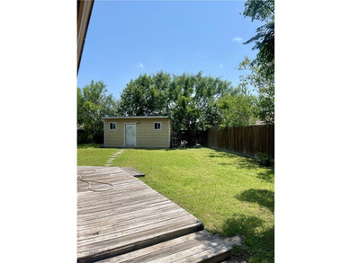 Welcome to this charming 3-bedroom, 2-bath home, built in 1973 - photo 8
