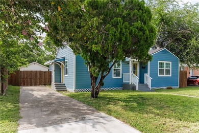 MUST SEE!!!! This charming 3-bedroom, 1-bath home offers comfort - photo 2